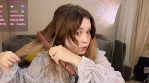 Snapshot of xohanna chatting on 11.29.25 Milana online show from 11.29.25