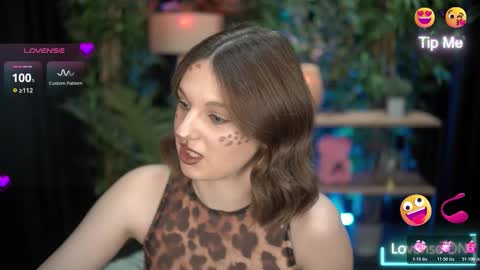 xoxo_molly online show from 10.31.25