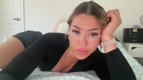 NEW CarlyXO online show from 10.20.25