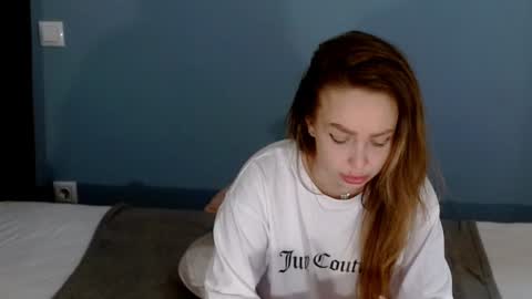 Snapshot of xsexycouples chatting on 01.12.25 AnnaMaee online show from 01.12.25