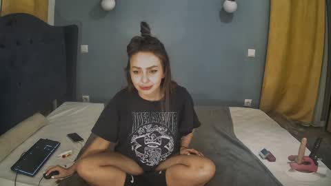 Snapshot of xsexycouples chatting on 01.19.25 AnnaMaee online show from 01.19.25