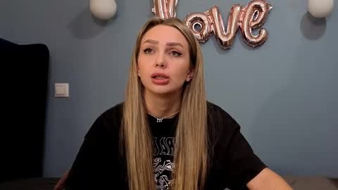 Snapshot of xsexycouples chatting on 02.25.25 AnnaMaee online show from 02.25.25