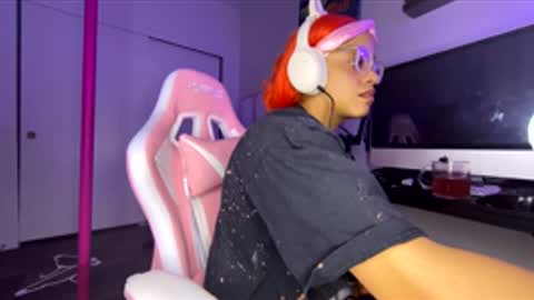 xStarGazingx online show from 11.26.25