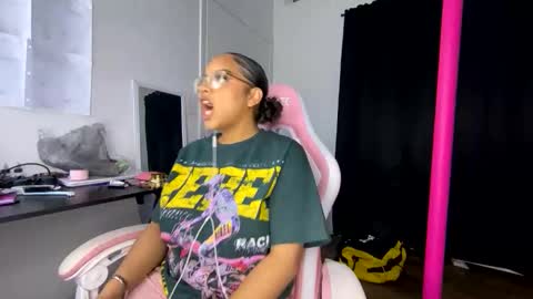 xStarGazingx online show from 04.10.26