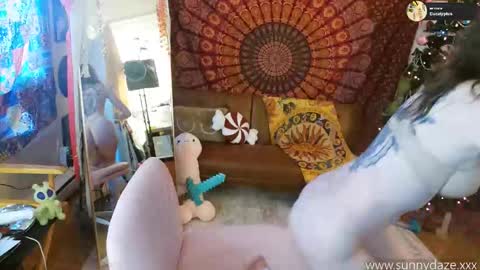 Sunny Daze online show from 12.14.25