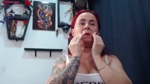 Snapshot of xtheya_me chatting on 01.07.25 Eva evee milf online show from 01.07.25