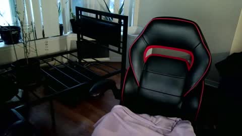 Snapshot of xwuvzyew chatting on 12.27.24 x online show from 12.27.24