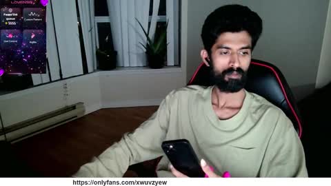 Snapshot of xwuvzyew chatting on 01.01.25 x online show from 01.01.25