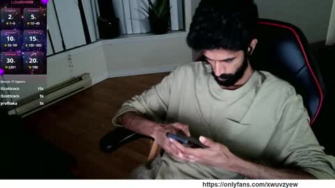 Snapshot of xwuvzyew chatting on 01.01.25 x online show from 01.01.25