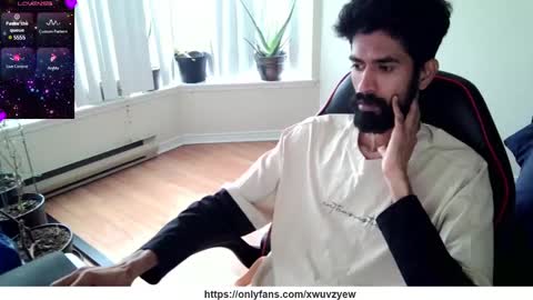 Snapshot of xwuvzyew chatting on 01.04.25 x online show from 01.04.25