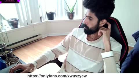 Snapshot of xwuvzyew chatting on 01.05.25 x online show from 01.05.25