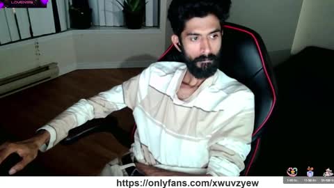 Snapshot of xwuvzyew chatting on 01.06.25 x online show from 01.06.25