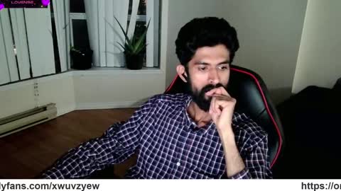 Snapshot of xwuvzyew chatting on 01.07.25 x online show from 01.07.25