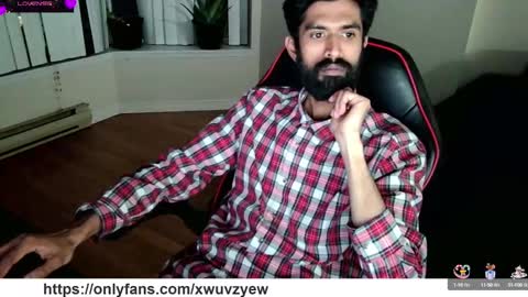 Snapshot of xwuvzyew chatting on 01.08.25 x online show from 01.08.25