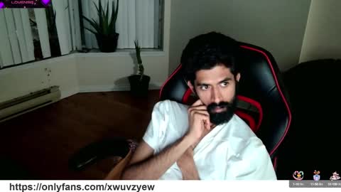 Snapshot of xwuvzyew chatting on 01.11.25 x online show from 01.11.25