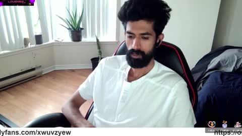 Snapshot of xwuvzyew chatting on 01.11.25 x online show from 01.11.25