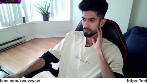 Snapshot of xwuvzyew chatting on 01.18.25 x online show from 01.18.25