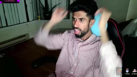 Snapshot of xwuvzyew chatting on 01.24.25 x online show from 01.24.25