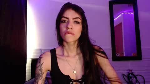 Snapshot of xx_johnson_xx chatting on 11.05.25 VALE online show from 11.05.25