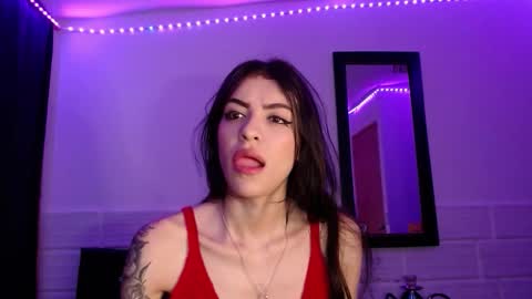 Snapshot of xx_johnson_xx chatting on 11.11.25 VALE online show from 11.11.25