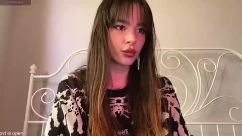Snapshot of xx_lily chatting on 07.17.26 Lily online show from 07.17.26