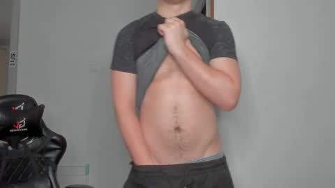 Snapshot of xx_raul_xx_ chatting on 03.27.26 raul online show from 03.27.26