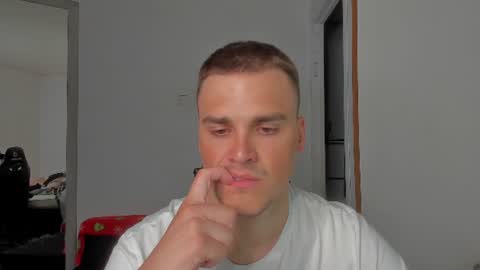 Snapshot of xx_raul_xx_ chatting on 06.27.26 raul online show from 06.27.26