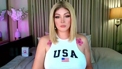 Snapshot of xxbedroombeautyxx chatting on 12.12.24 MISS NATALIA online show from 12.12.24