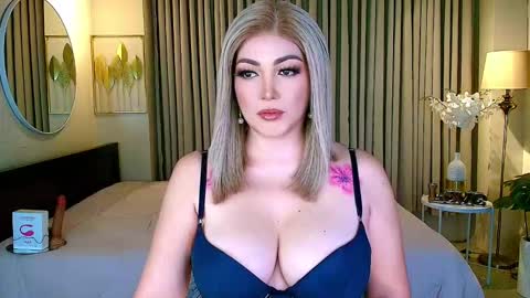 Snapshot of xxbedroombeautyxx chatting on 09.30.25 MISS NATALIA online show from 09.30.25