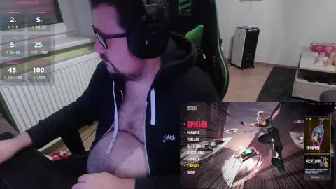 Snapshot of xxevoker chatting on 11.30.25 xxevoker online show from 11.30.25