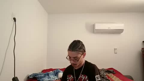Snapshot of xxjasoneecxx chatting on 01.12.25 XxJasoneecxX online show from 01.12.25