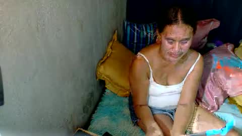 Snapshot of xxloveheart chatting on 11.22.25 xxloveheart online show from 11.22.25