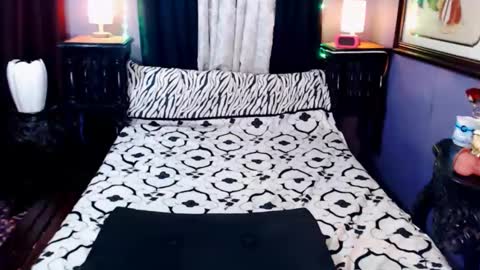 Snapshot of xxqueenofperfectionxx chatting on 01.18.25 urperfection kelly online show from 01.18.25