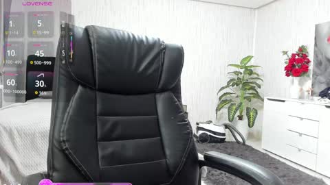 Snapshot of xxsecretdesirexx chatting on 10.26.25 xxsecretdesirexx Catalina online show from 10.26.25