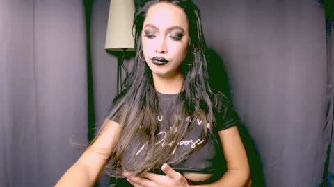 Lara online show from 01.04.25