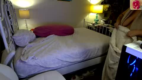 Snapshot of xxstrawberryjanexx chatting on 11.18.25 Strawberry Jane online show from 11.18.25