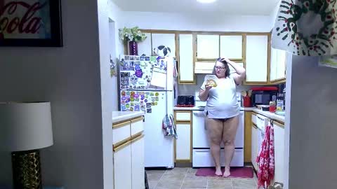 Snapshot of xxstrawberryjanexx chatting on 12.16.25 Strawberry Jane online show from 12.16.25