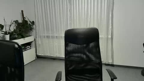 Snapshot of xxstrikerxx chatting on 10.17.25 Eddi online show from 10.17.25