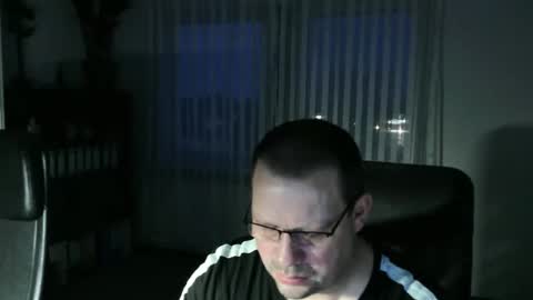 Snapshot of xxstrikerxx chatting on 12.15.25 Eddi online show from 12.15.25