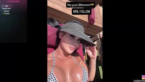 Snapshot of xxx_johann chatting on 12.15.25 Miluu bronwx online show from 12.15.25