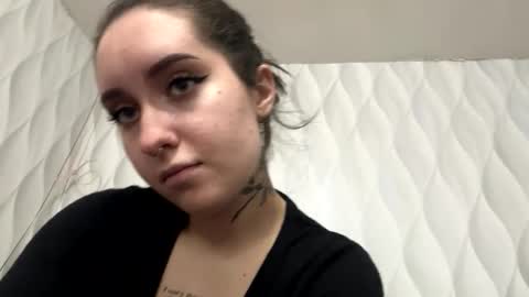 Snapshot of xxx_sandra_diamond chatting on 10.28.25 Eve online show from 10.28.25