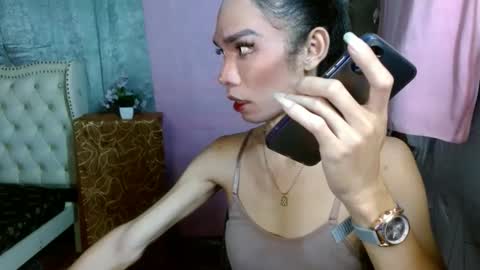 Snapshot of xxxfuckgirlyumsxxx chatting on 12.13.24 Your Princess Yums online show from 12.13.24