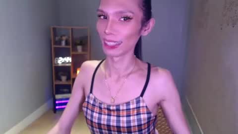 Snapshot of xxxfuckgirlyumsxxx chatting on 03.03.25 Your Princess Yums online show from 03.03.25