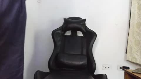 Snapshot of xxxhome_alonexxx chatting on 12.22.25 Kev online show from 12.22.25