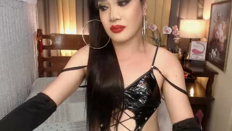 QUEENCY online show from 04.19.26