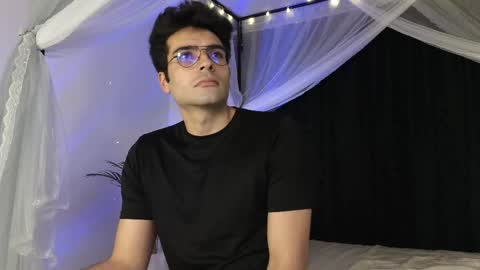 Snapshot of xxxvandersexxx chatting on 12.03.25 July and Fer online show from 12.03.25