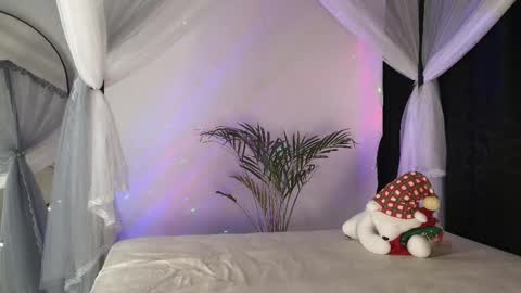 Snapshot of xxxvandersexxx chatting on 12.15.25 July and Fer online show from 12.15.25