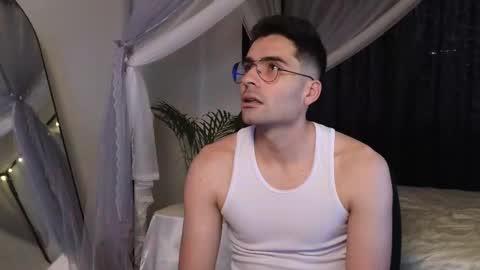 Snapshot of xxxvandersexxx chatting on 02.05.26 July and Fer online show from 02.05.26