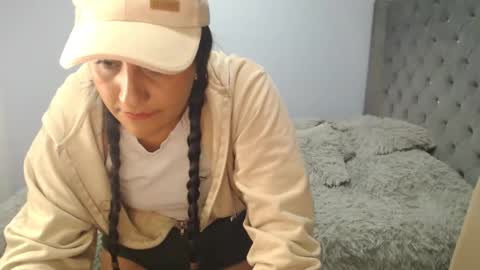 Lunhaa   online show from 11.12.25