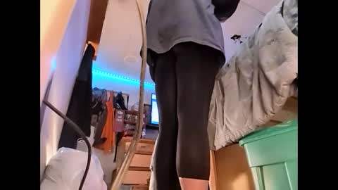 Snapshot of xzbib chatting on 02.12.25 Xzbib online show from 02.12.25